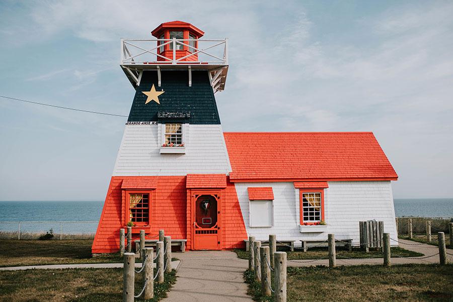 Canada - Le leadership de l'Église en Acadie (1864-1942) Acadian-lighthouse