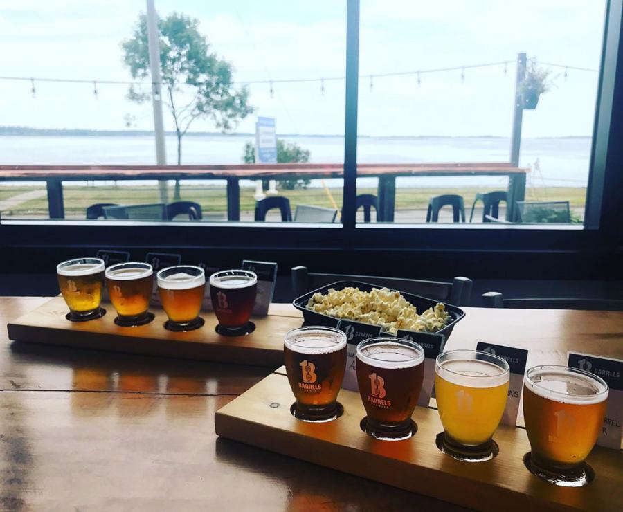 Tasting brews at 13 Barrels (? @isa_gauthier)