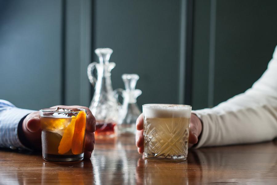 Tasting cocktails with Uncorked Tours