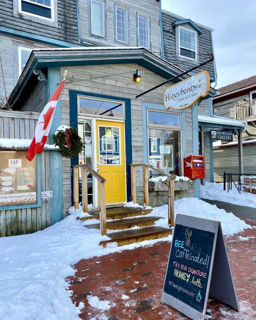 Honeybeans Coffee, Tea & Treats. Credit @coreenhildebrand