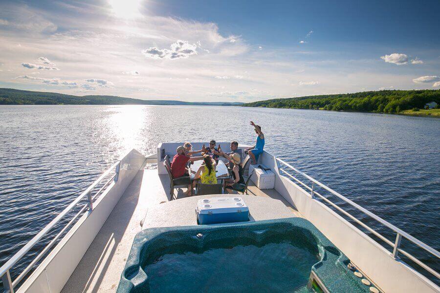Lakeway Houseboat Vacations, Mactaquac