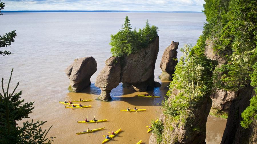kayaks at the hopewell rocks
