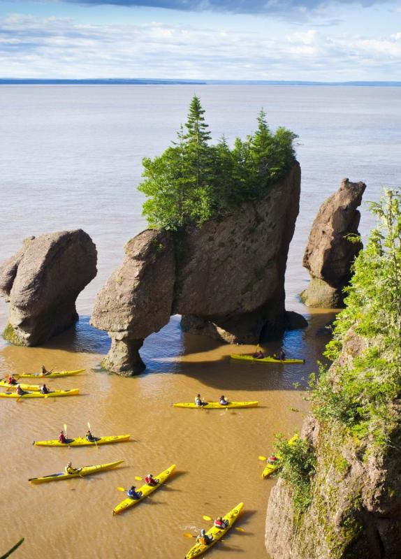 kayaks at the hopewell rocks